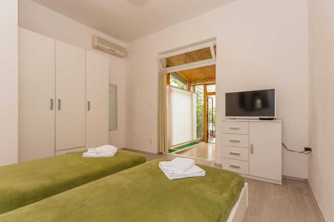 Comfortable Modern Studio With Shaded Patio سبليت المظهر الخارجي الصورة